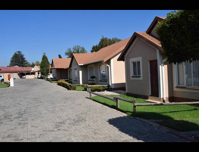 2 BEDROOM TOWNHOUSE FOR SALE IN KEW